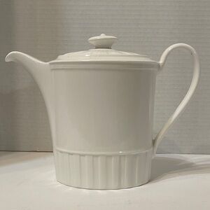 NWOT Wedgwood Colosseum Platinum Teapot